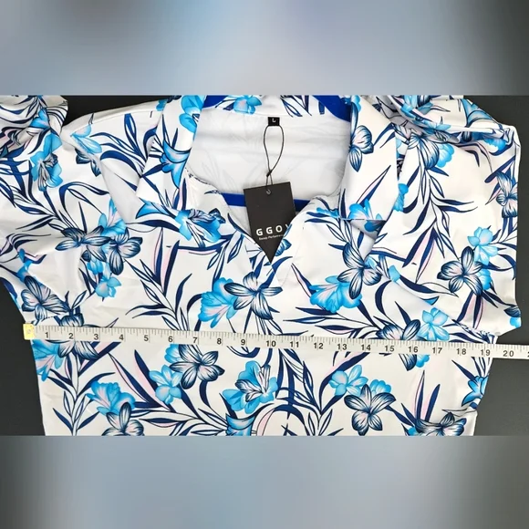 New size M/L women's top, great for golf, pickleball, tennis, etc. - Picture 4 of 5